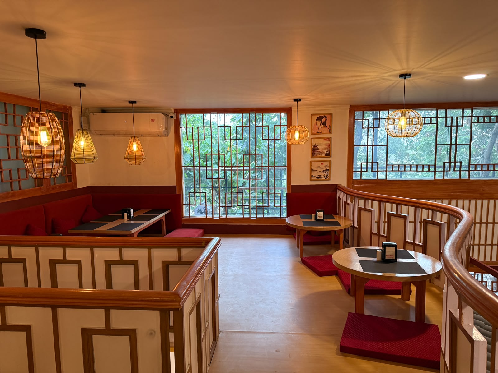 Mezzanine Lattice Dining